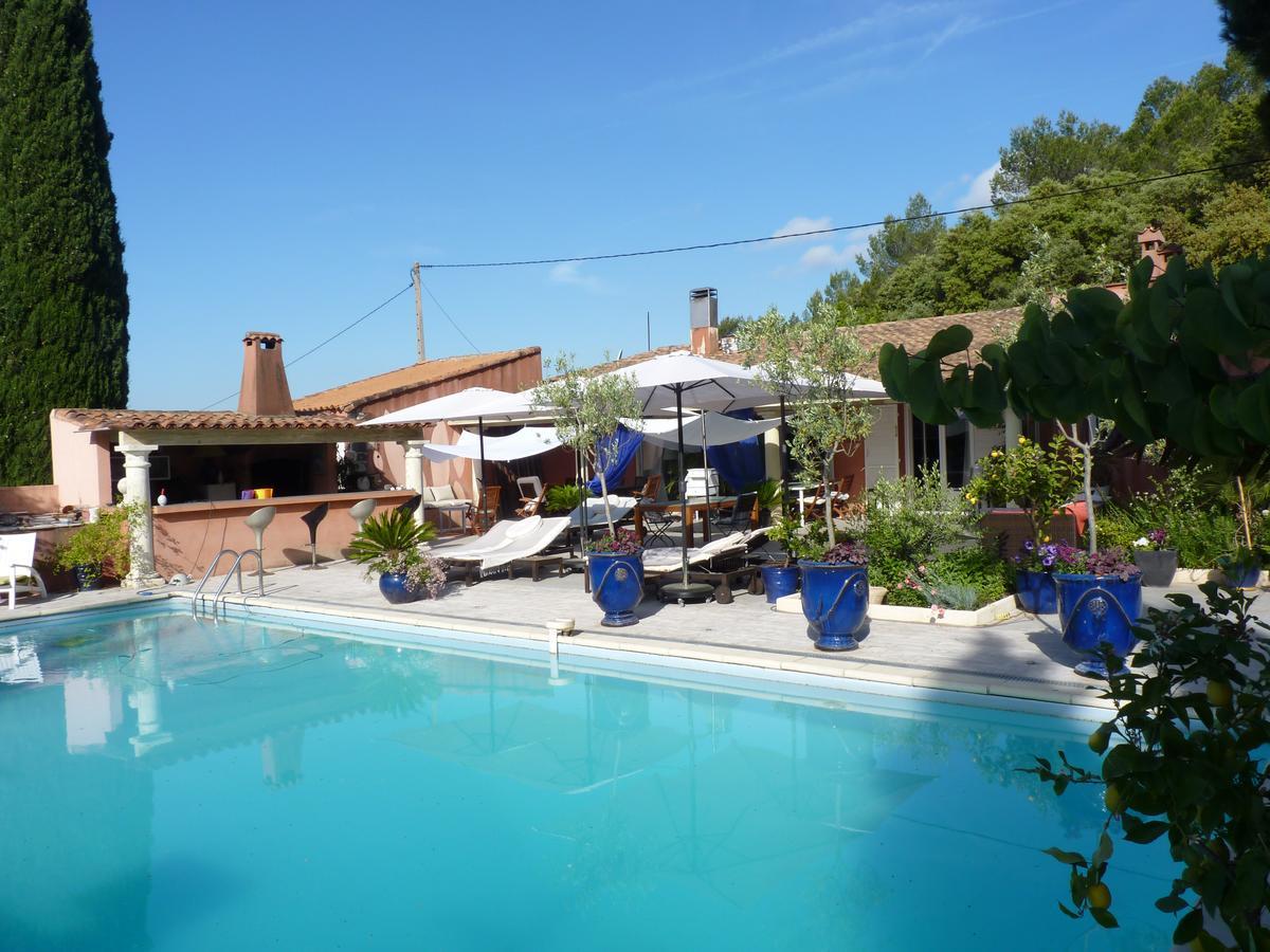 Hotel Au Mas Saint Pierre Pignans Exterior foto